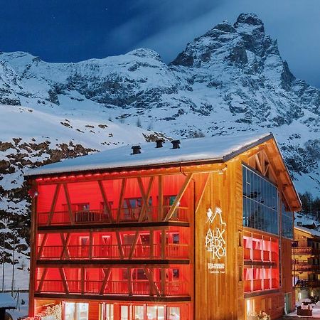 Aux Pieds Du Roi - Suite & Spa Breuil-Cervinia Exteriör bild