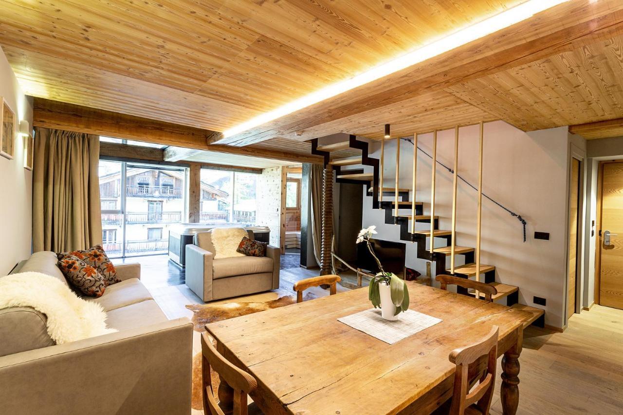 Aux Pieds Du Roi - Suite & Spa Breuil-Cervinia Exteriör bild