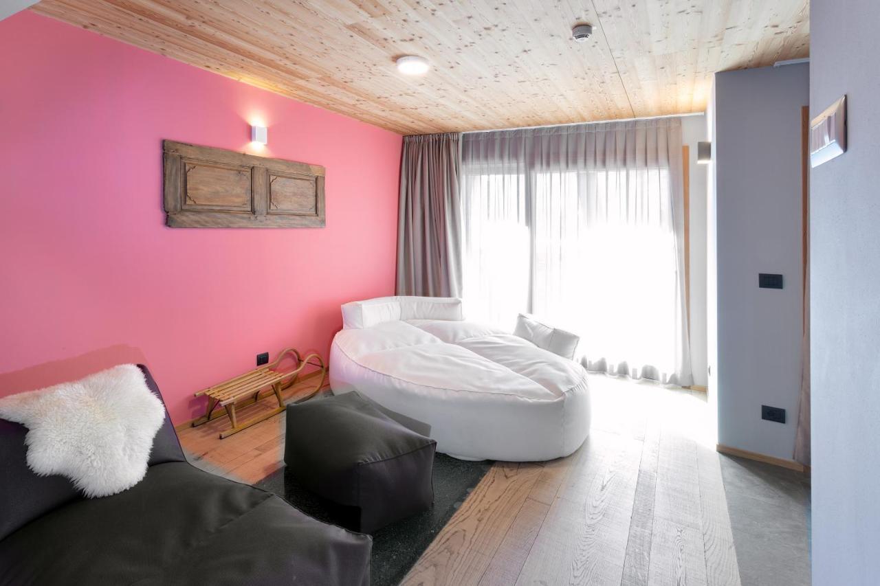 Aux Pieds Du Roi - Suite & Spa Breuil-Cervinia Exteriör bild